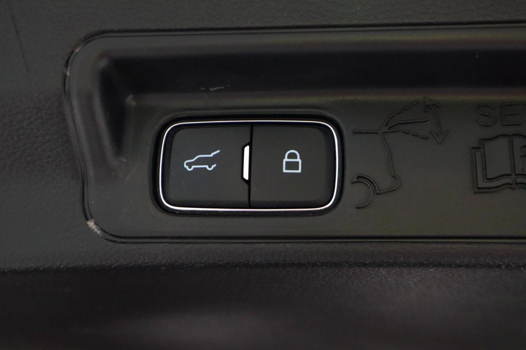 Certified 2022 Ford Explorer Platinum w/ Technology Package image 22