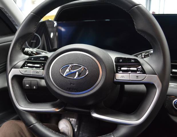 Used 2023 Hyundai Elantra SEL w/ Convenience Package FWD image 14