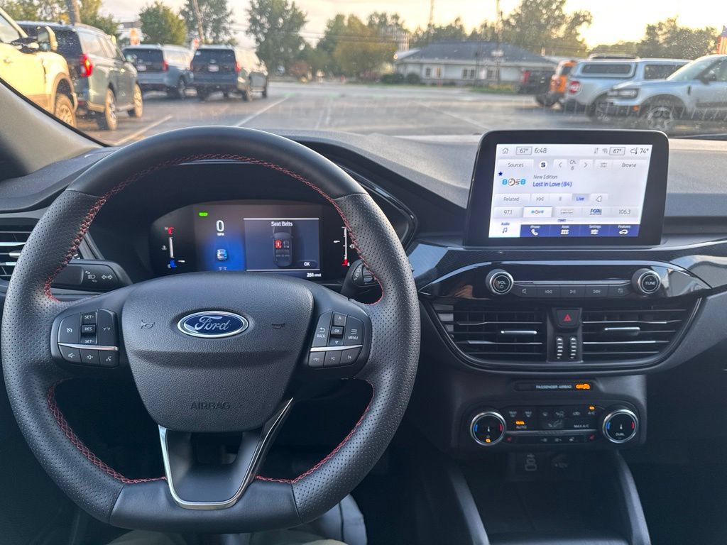 Certified 2025 Ford Escape ST-Line Select AWD/4WD image 15