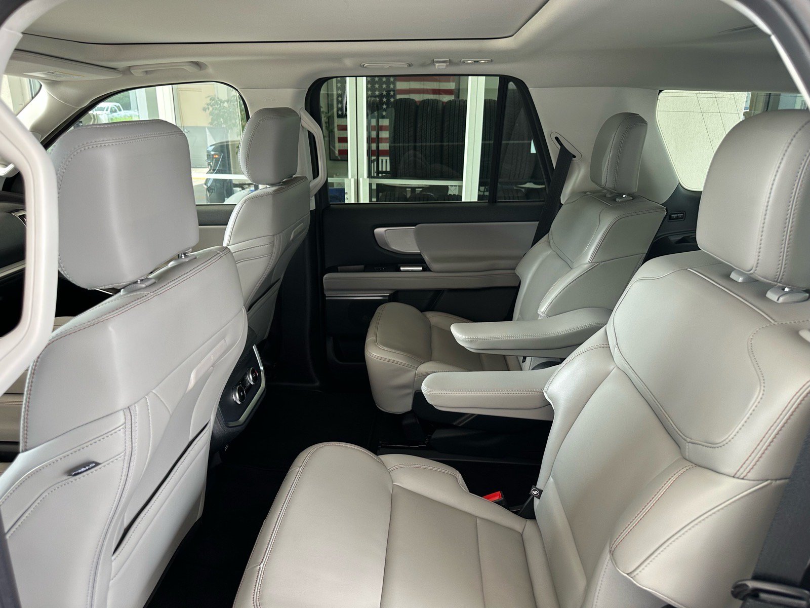 Certified 2025 Ford Expedition Active AWD/4WD image 24