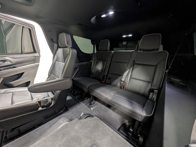 Used 2023 GMC Yukon SLT w/ SLT Premium Package AWD/4WD image 17