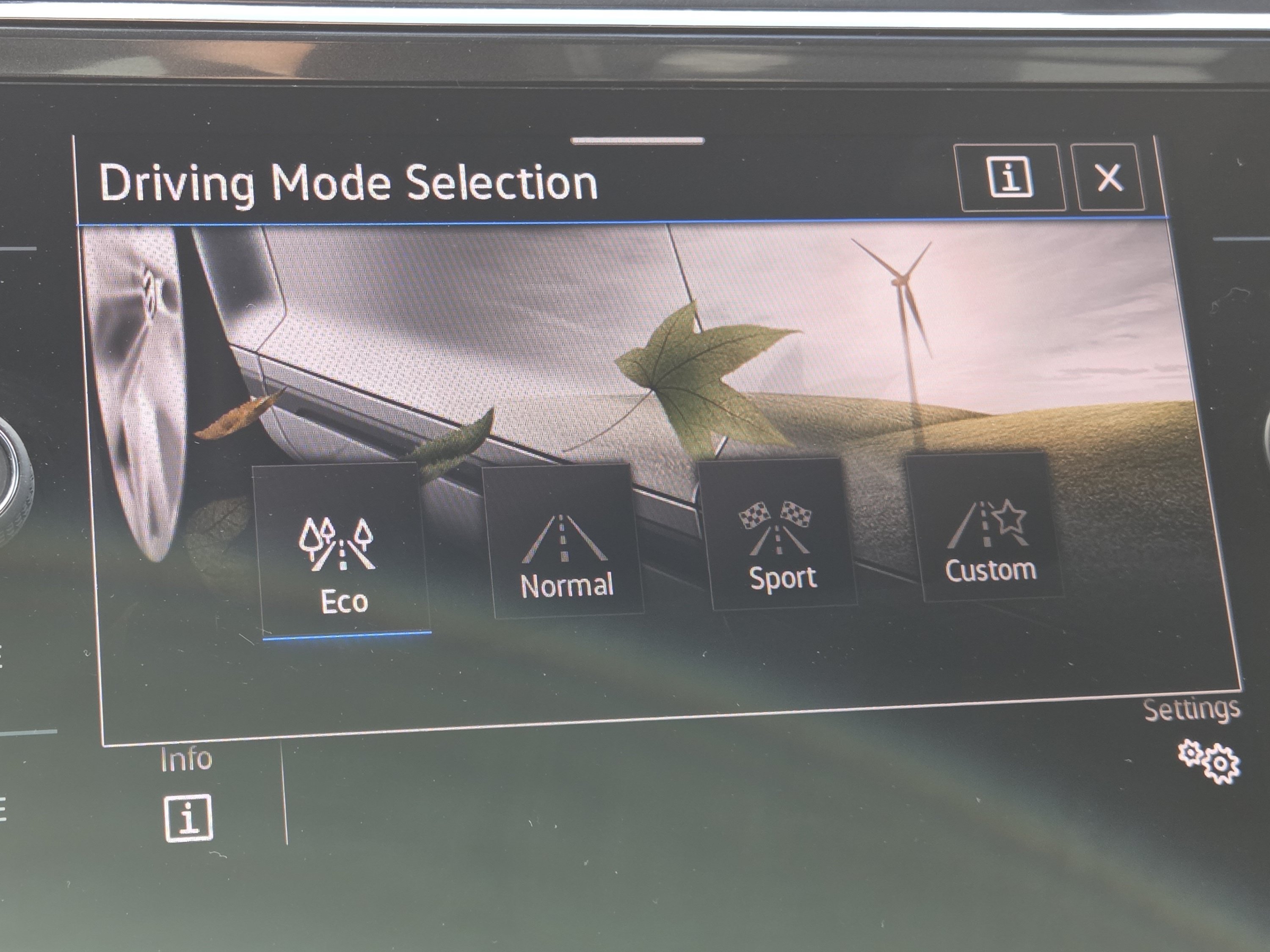 Used 2021 Volkswagen Tiguan SE AWD/4WD image 15