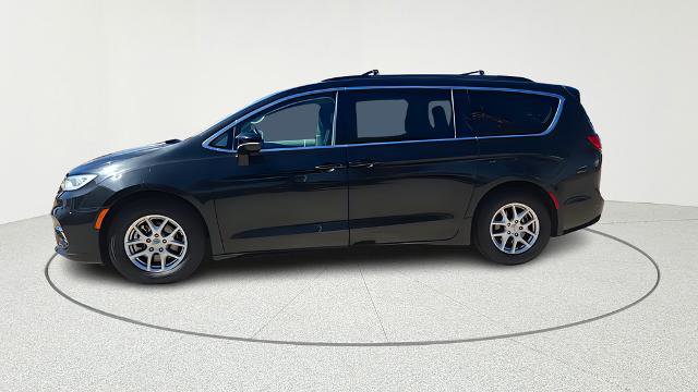 Used 2022 Chrysler Pacifica Touring-L image 5