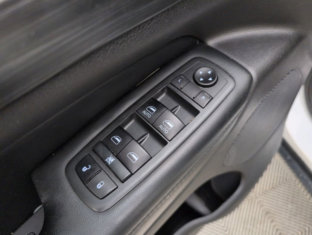 Used 2021 Jeep Grand Cherokee Laredo image 39