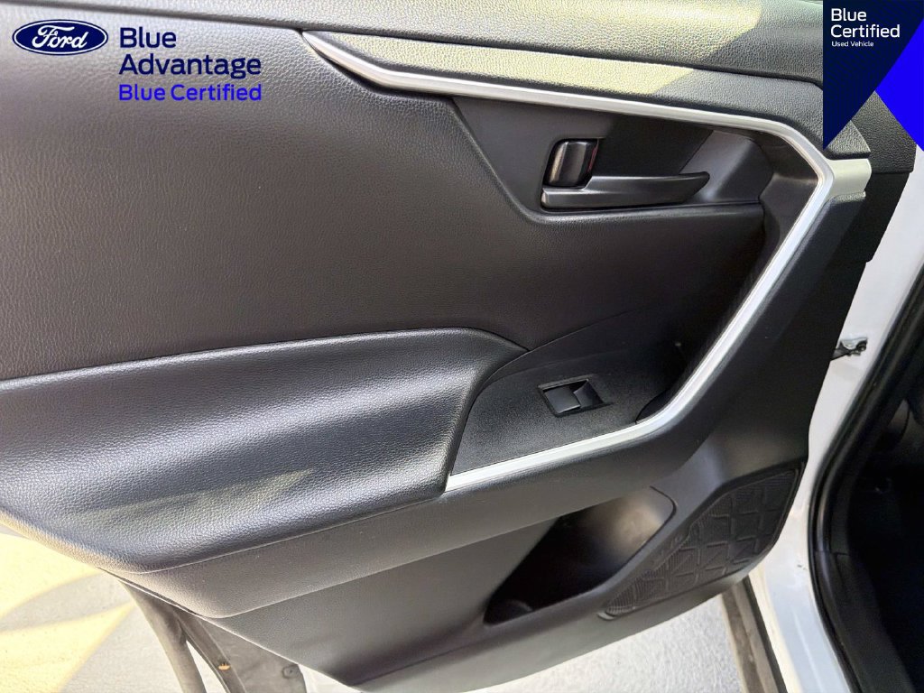 Used 2024 Toyota RAV4 LE AWD/4WD image 8
