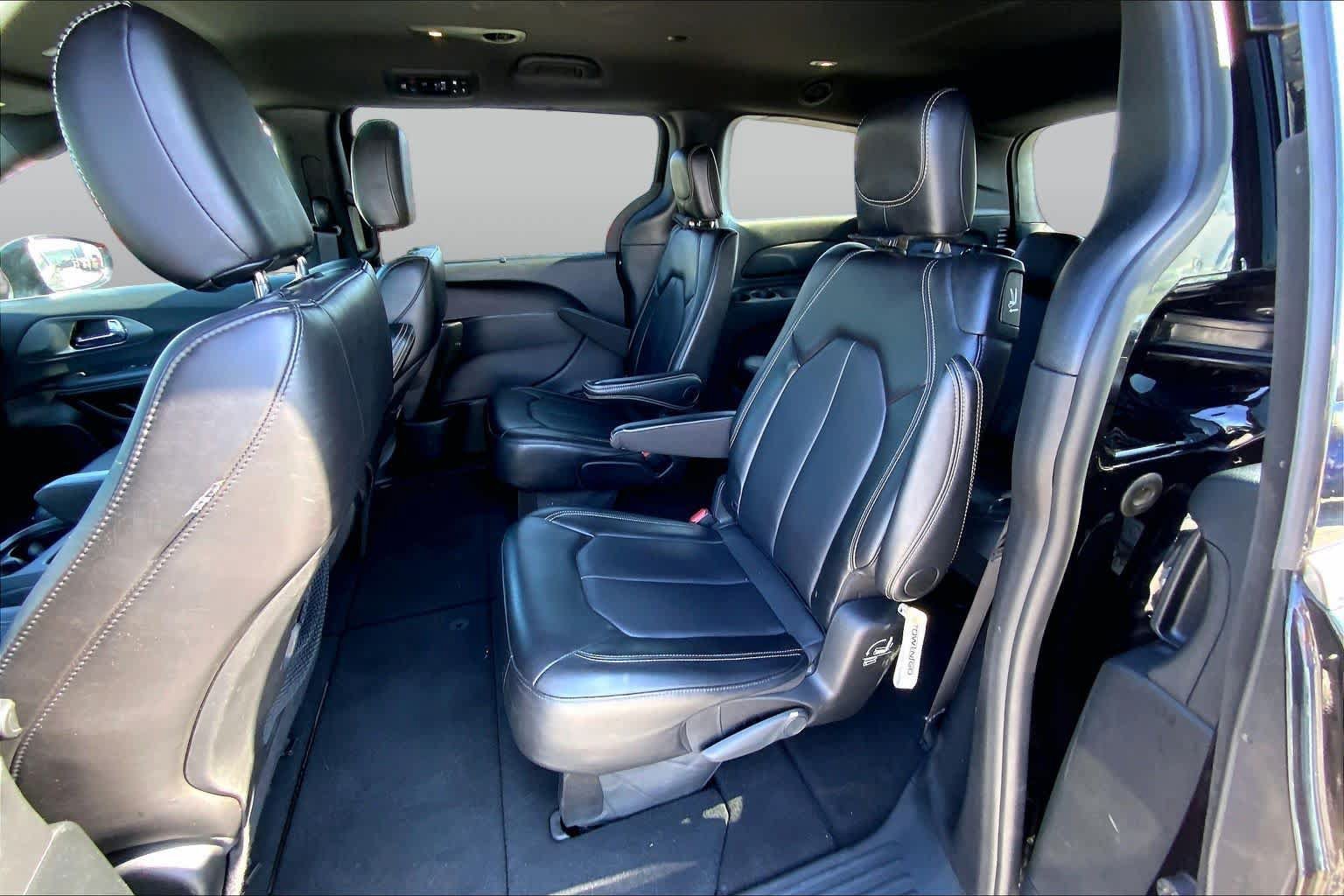 Used 2025 Chrysler Pacifica Select FWD image 20