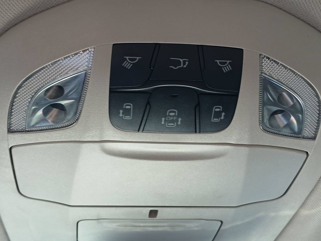 Used 2024 Chrysler Pacifica Touring-L FWD image 19
