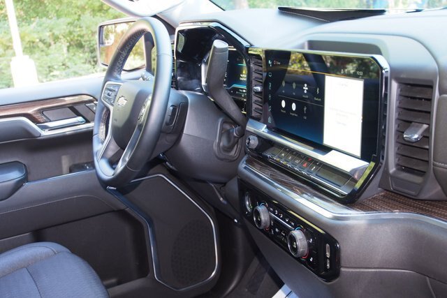 Used 2023 Chevrolet Silverado 1500 LT AWD/4WD image 11