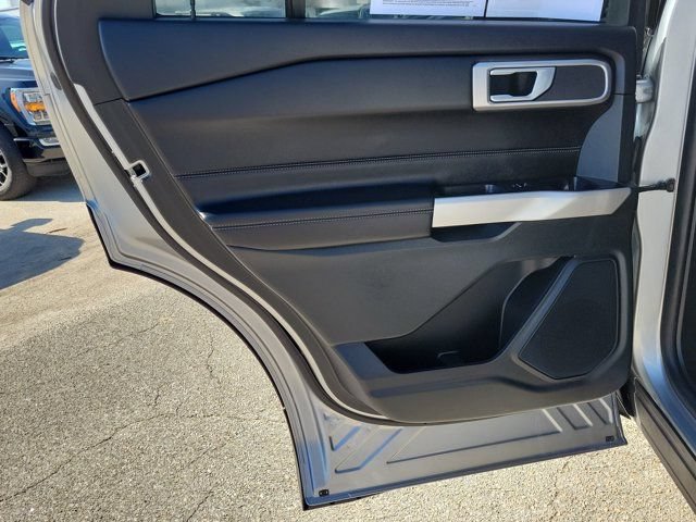 Certified 2023 Ford Explorer XLT w/ Equipment Group 202A RWD image 14