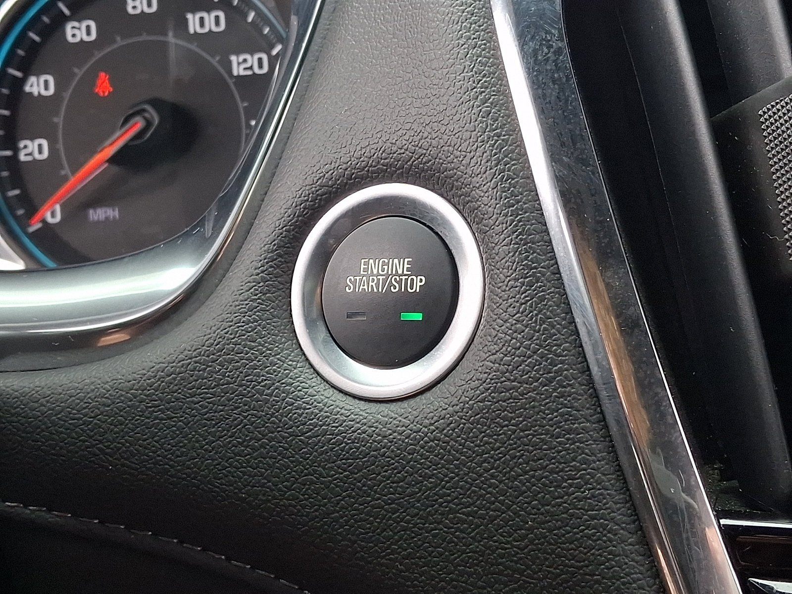Used 2023 Chevrolet Traverse LT FWD image 30