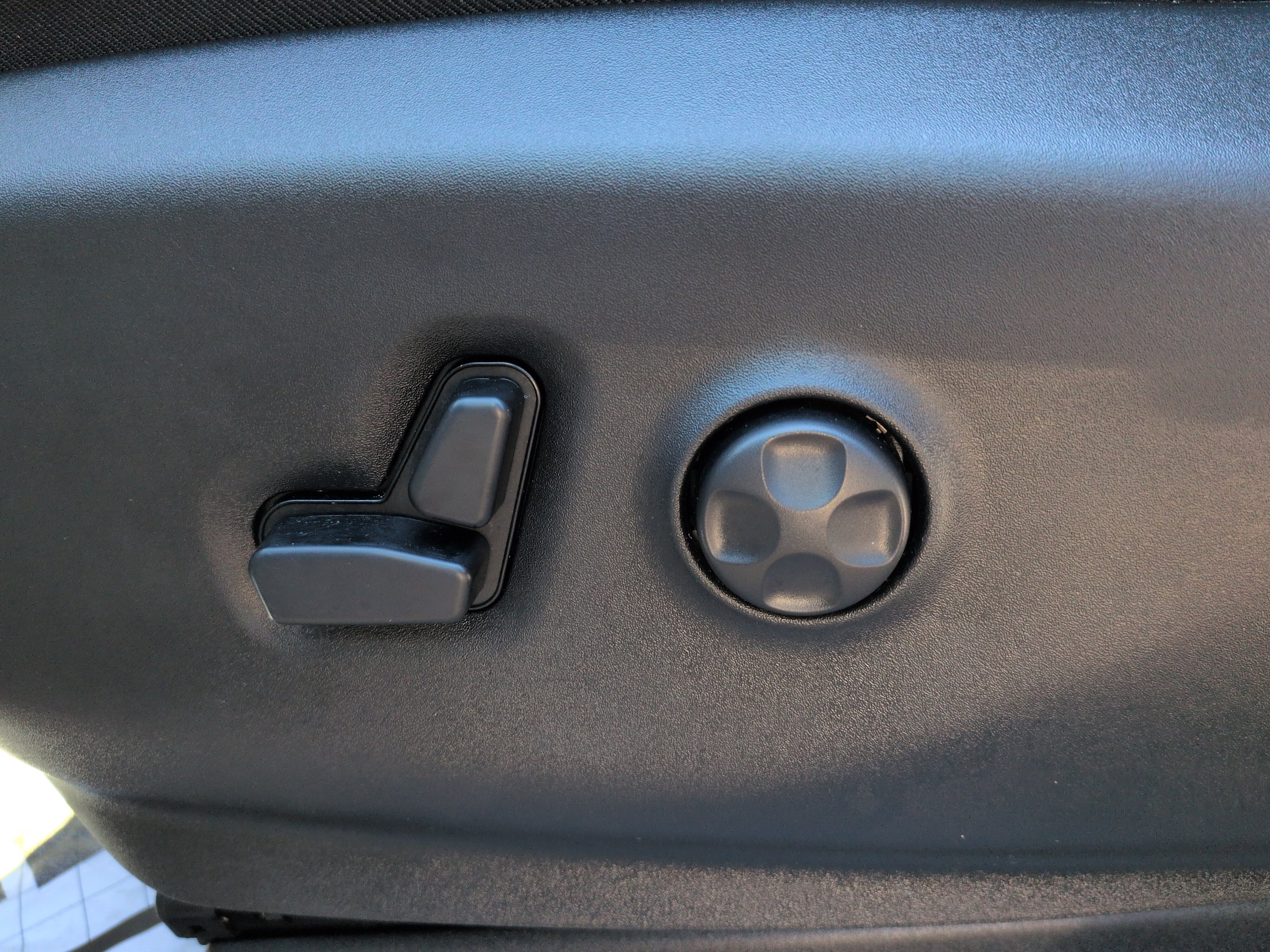 Used 2020 Chrysler Pacifica Touring-L FWD image 28
