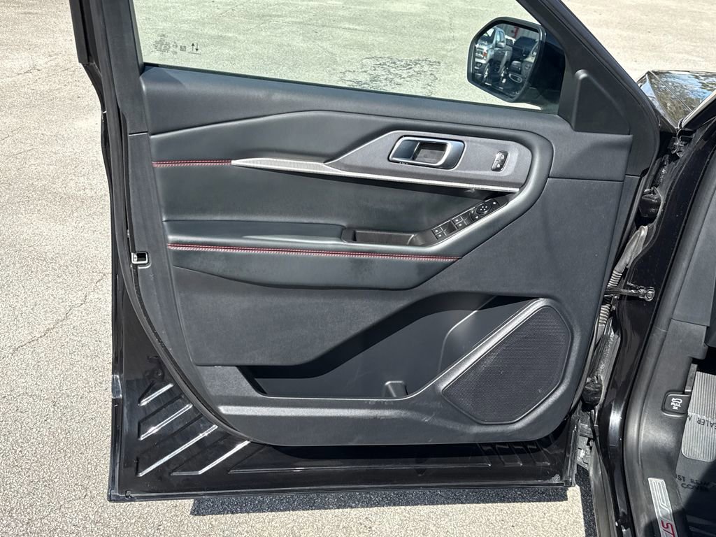 Certified 2025 Ford Explorer ST-Line image 13