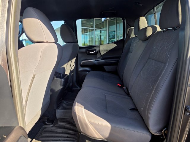 Used 2018 Toyota Tacoma TRD Sport AWD/4WD image 16
