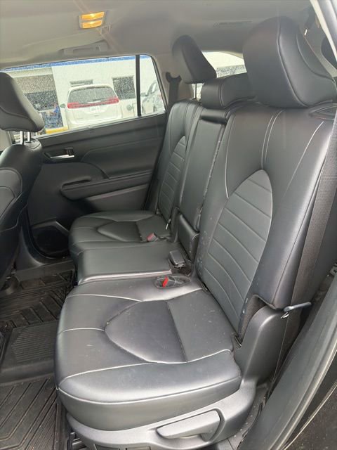 Used 2024 Toyota Highlander XLE AWD/4WD image 22