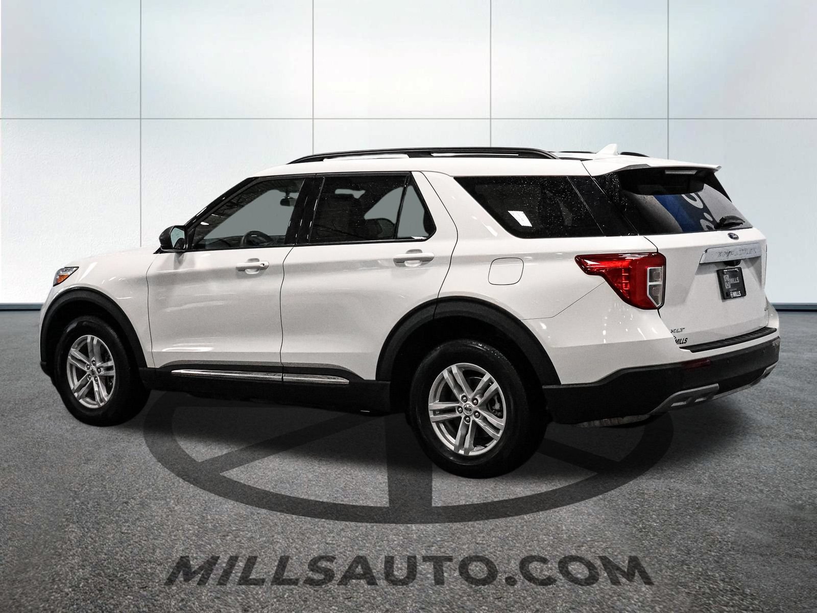 Certified 2024 Ford Explorer XLT w/ Equipment Group 202A AWD/4WD image 4