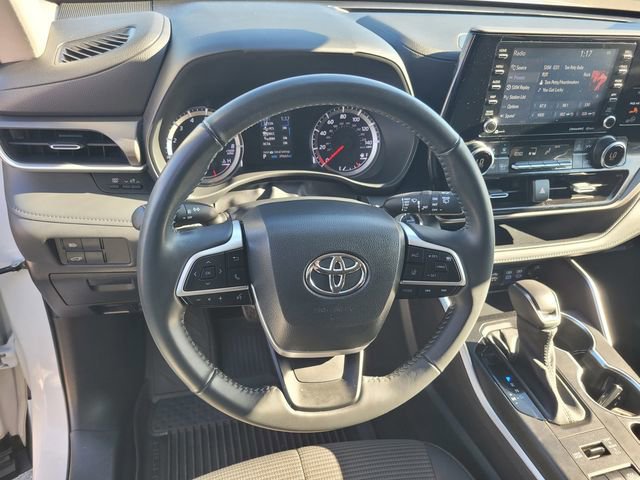 Used 2022 Toyota Highlander LE image 30