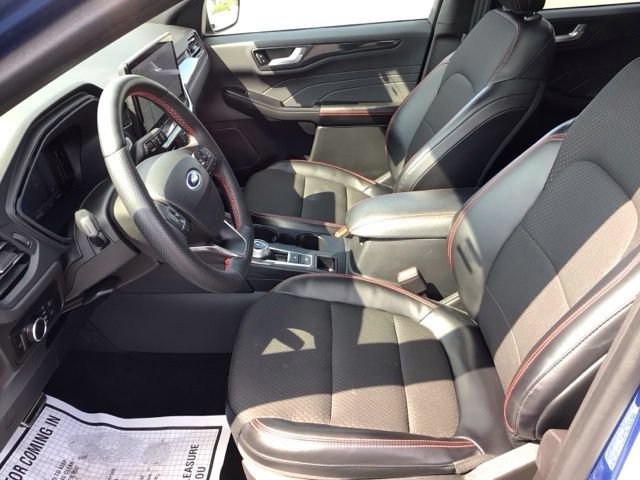 Certified 2023 Ford Escape ST-Line w/ Tech Pack #1 AWD/4WD image 9