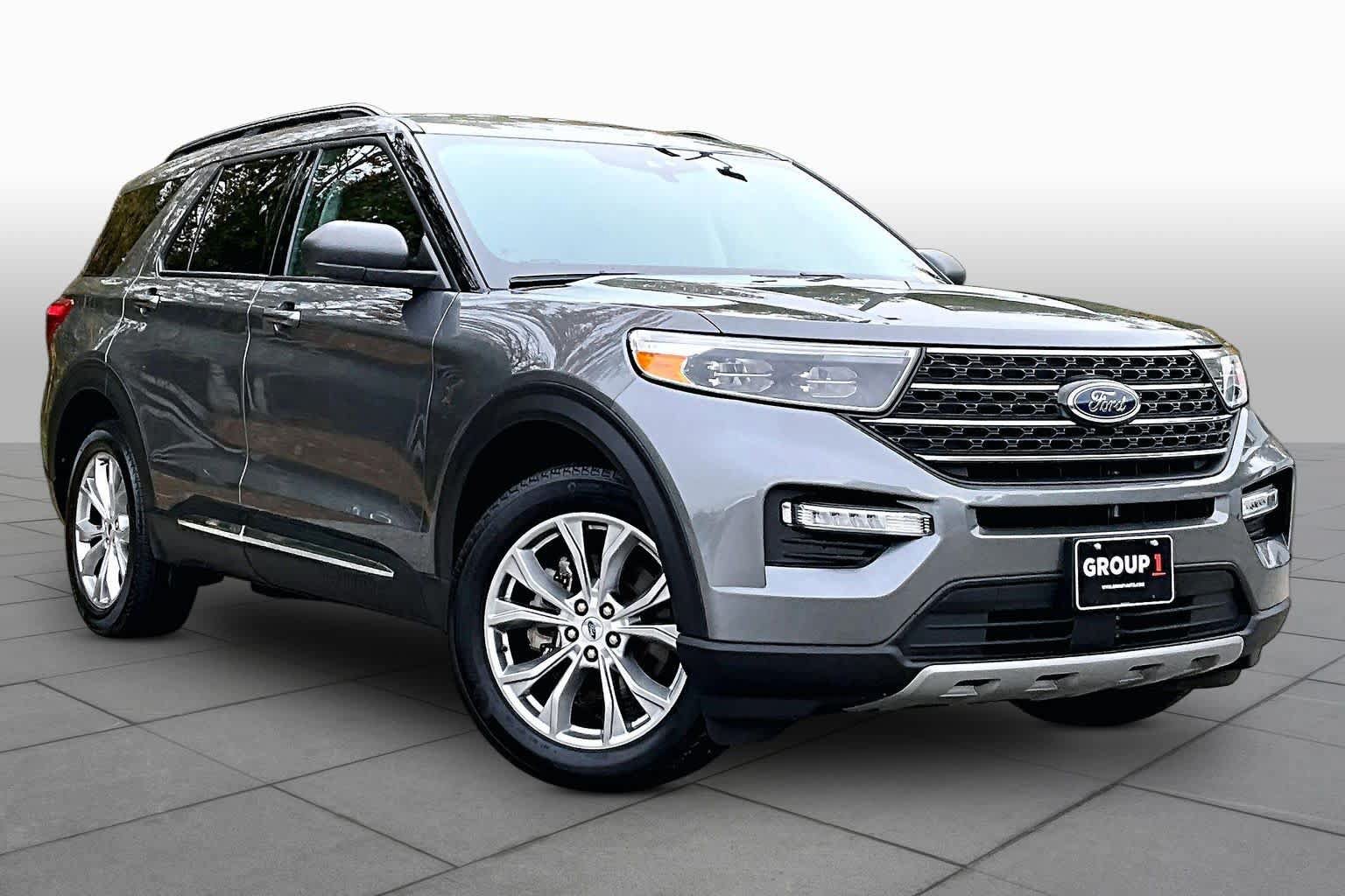 Certified 2023 Ford Explorer XLT w/ Equipment Group 202A AWD/4WD image 3