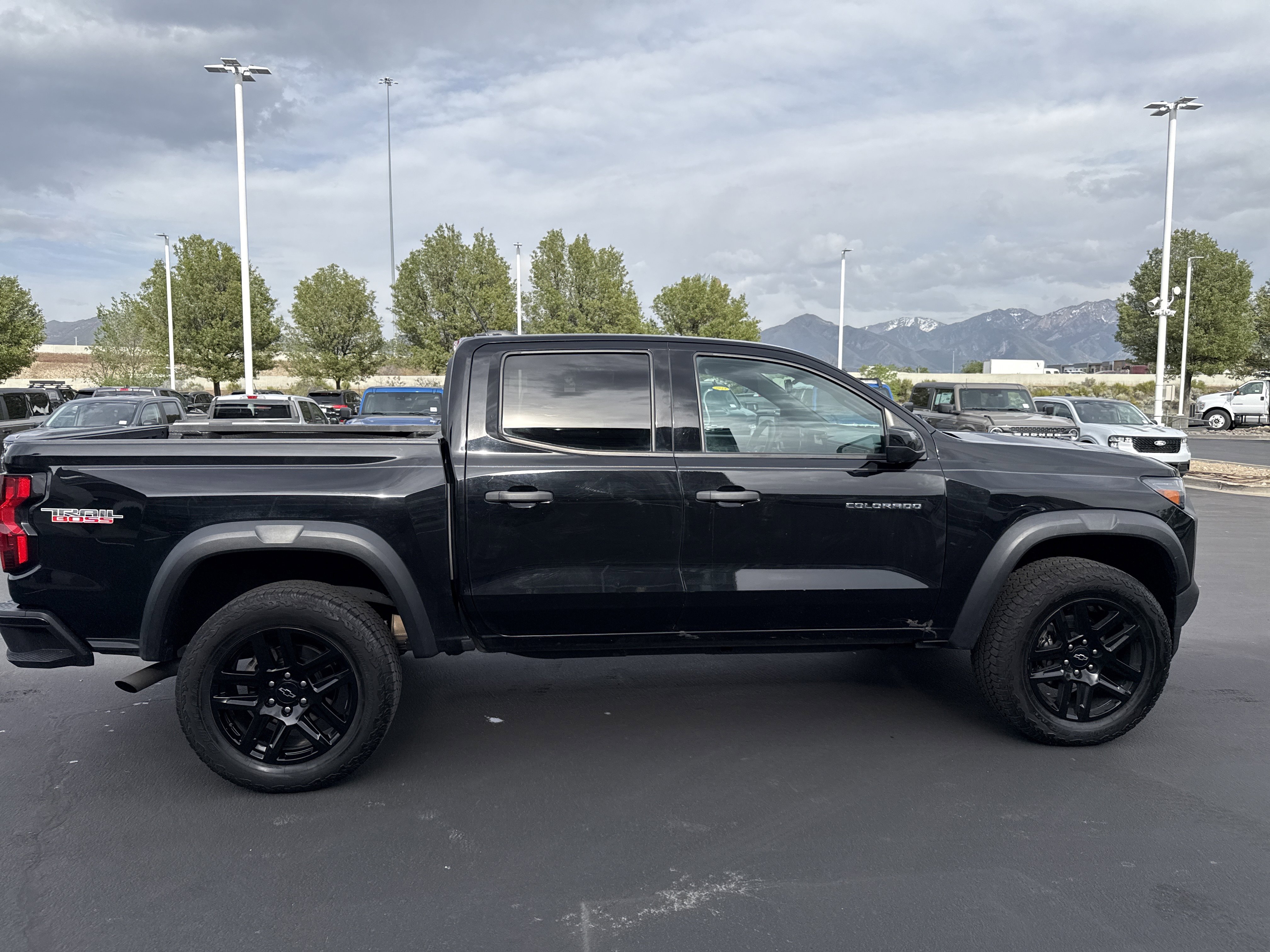 Used 2023 Chevrolet Colorado Trail Boss w/ Technology Package AWD/4WD image 6