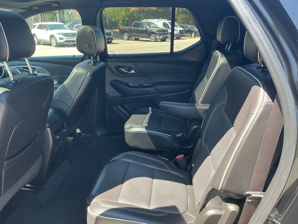 Used 2022 Chevrolet Traverse Premier w/ Redline Edition AWD/4WD image 18