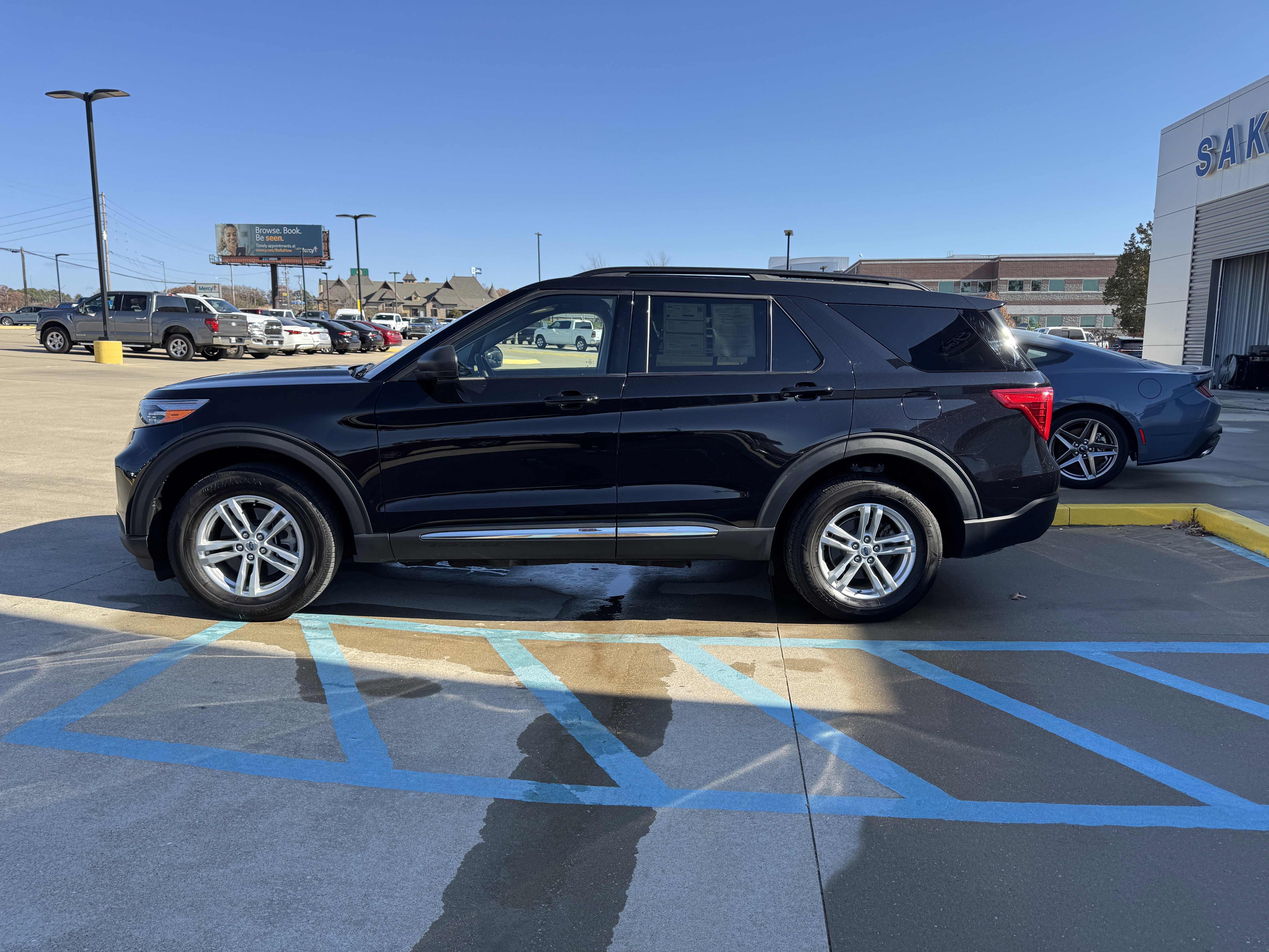 Certified 2022 Ford Explorer XLT w/ Equipment Group 202A image 5