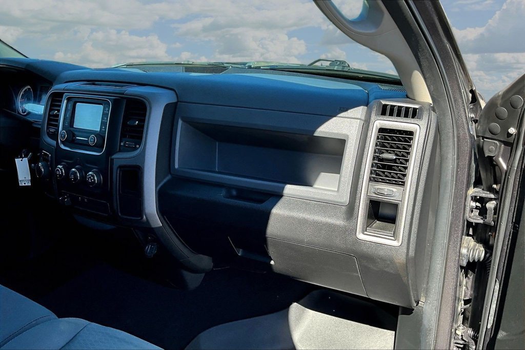 Used 2017 RAM 1500 Express RWD image 28