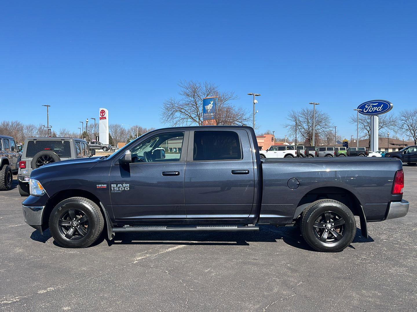 Used 2021 RAM 1500 Classic SLT image 2