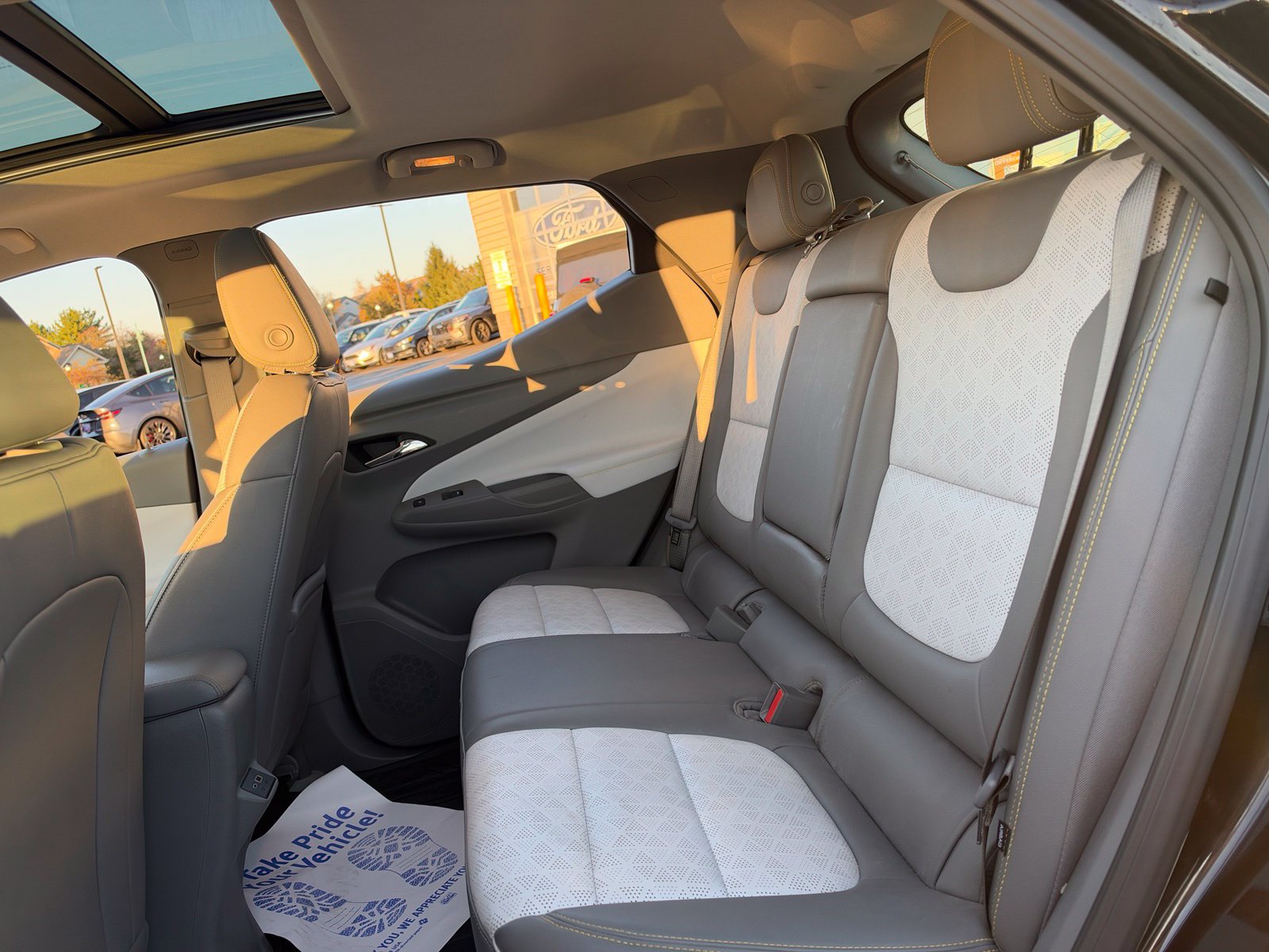 Used 2023 Chevrolet Bolt EUV Premier w/ Sun & Sound Package FWD image 34