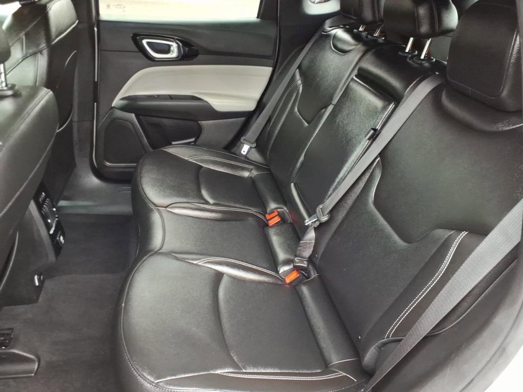 Used 2025 Jeep Compass Limited AWD/4WD image 13