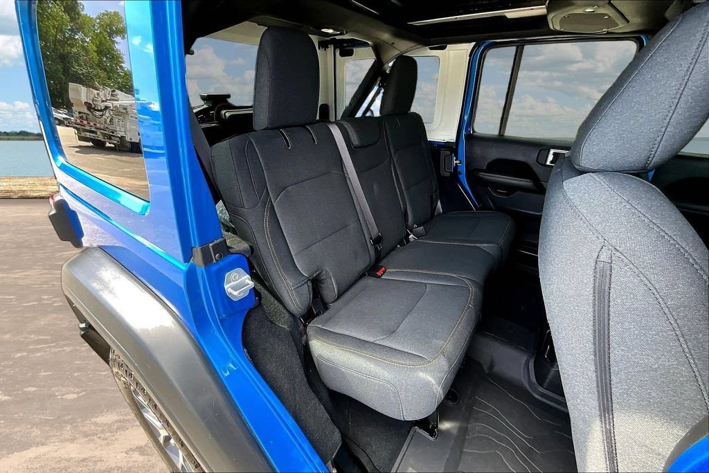 Used 2025 Jeep Wrangler Unlimited Sport AWD/4WD image 26