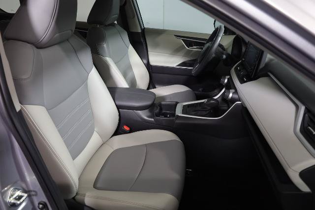 Used 2022 Toyota RAV4 XLE Premium AWD/4WD image 9