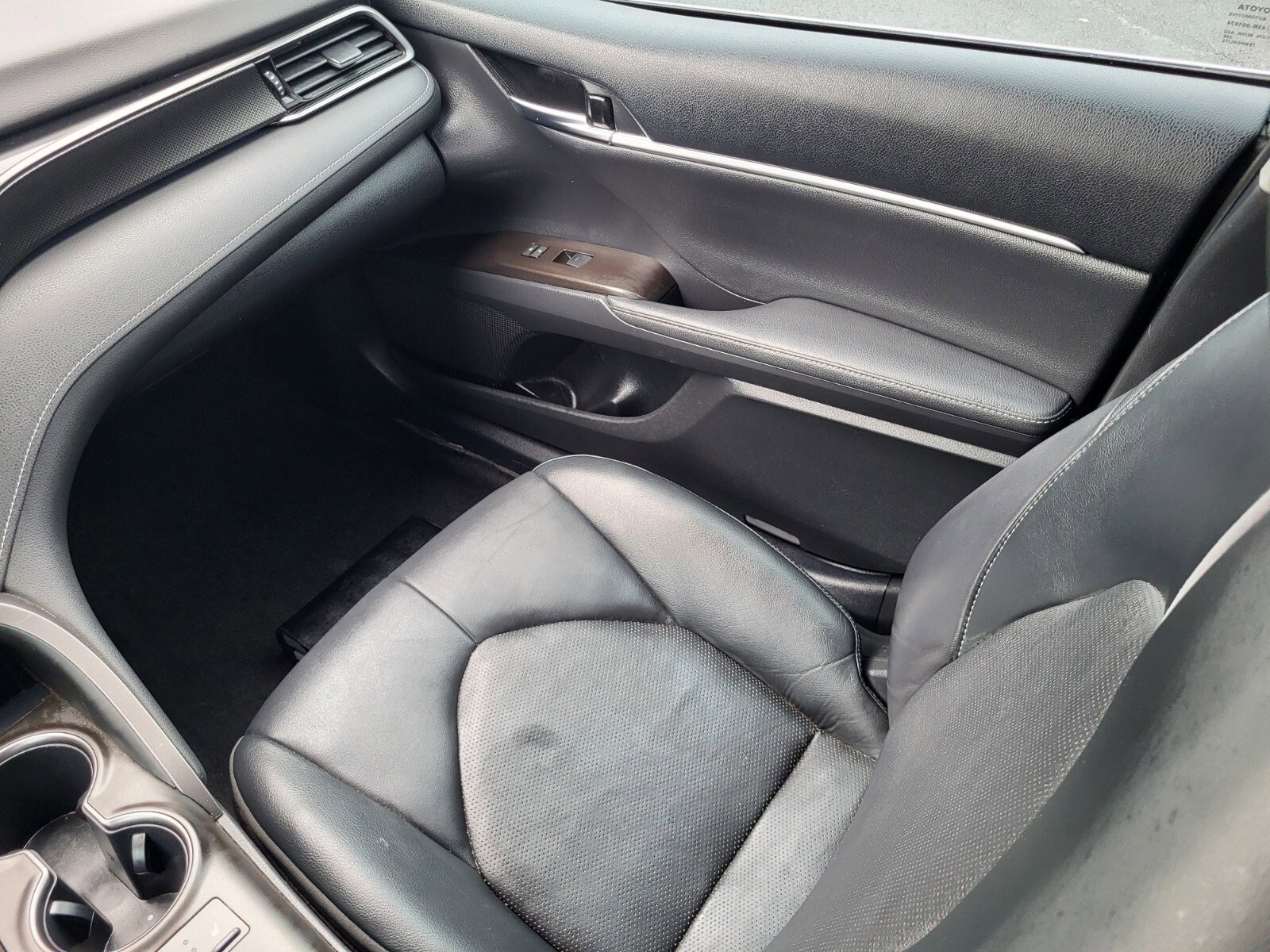 Used 2022 Toyota Camry XSE FWD image 14