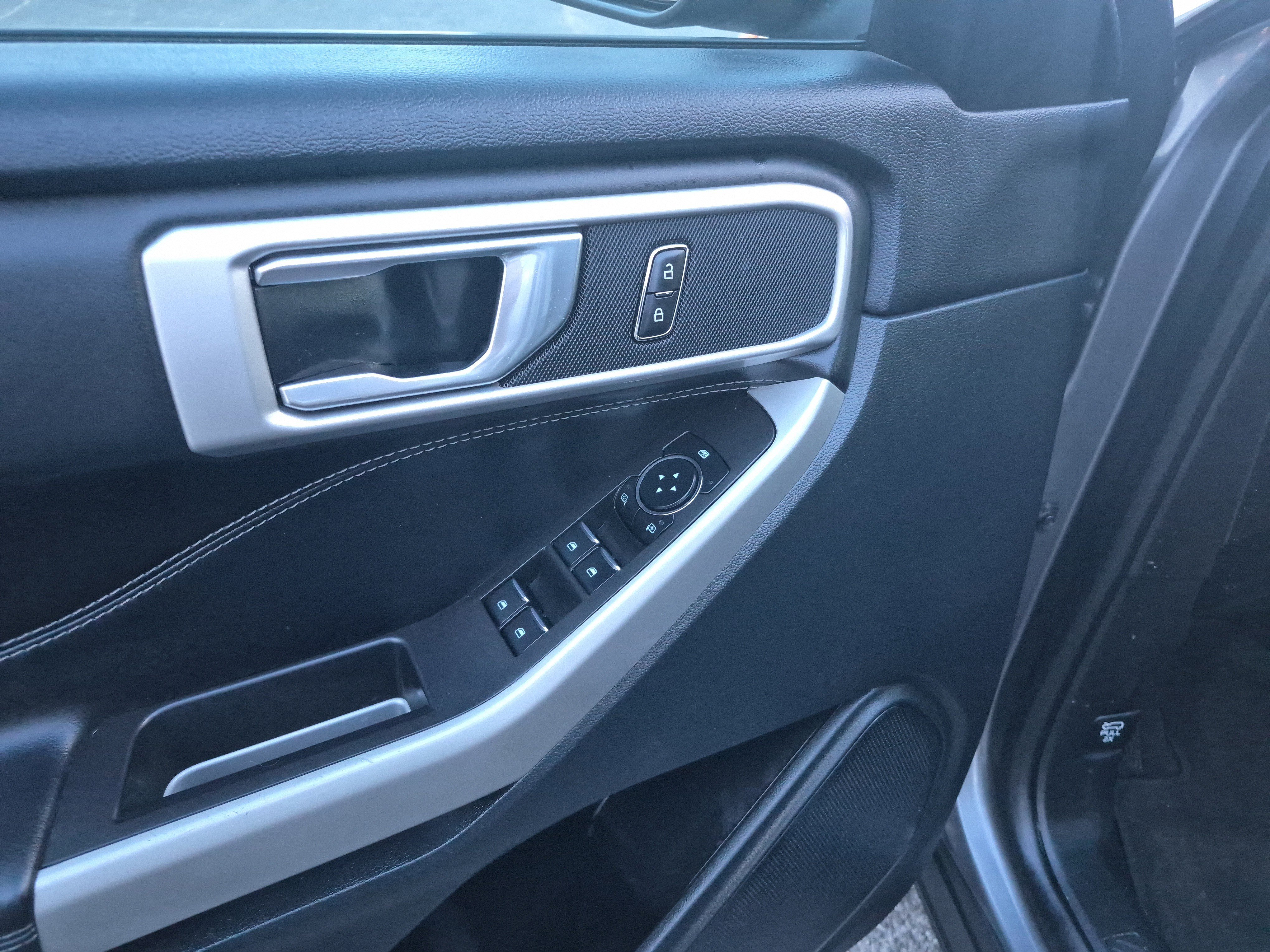 Certified 2024 Ford Explorer XLT image 9