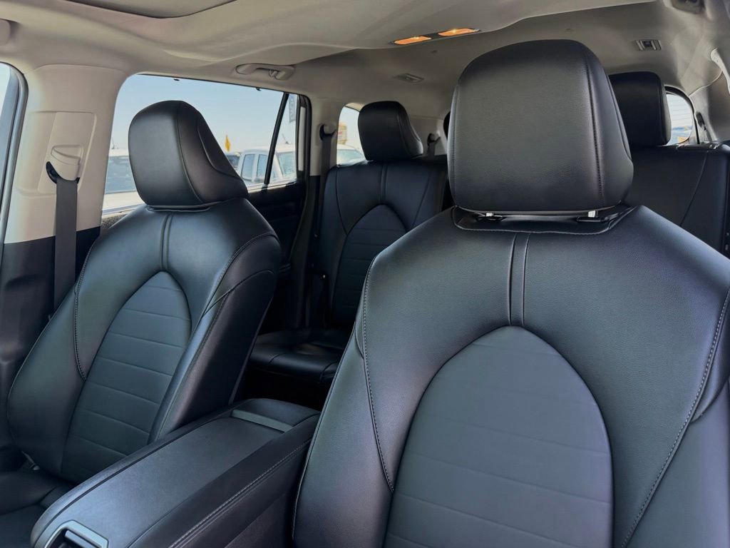Used 2025 Toyota Highlander XLE FWD image 15
