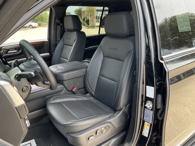 Used 2025 GMC Yukon XL Denali AWD/4WD image 8