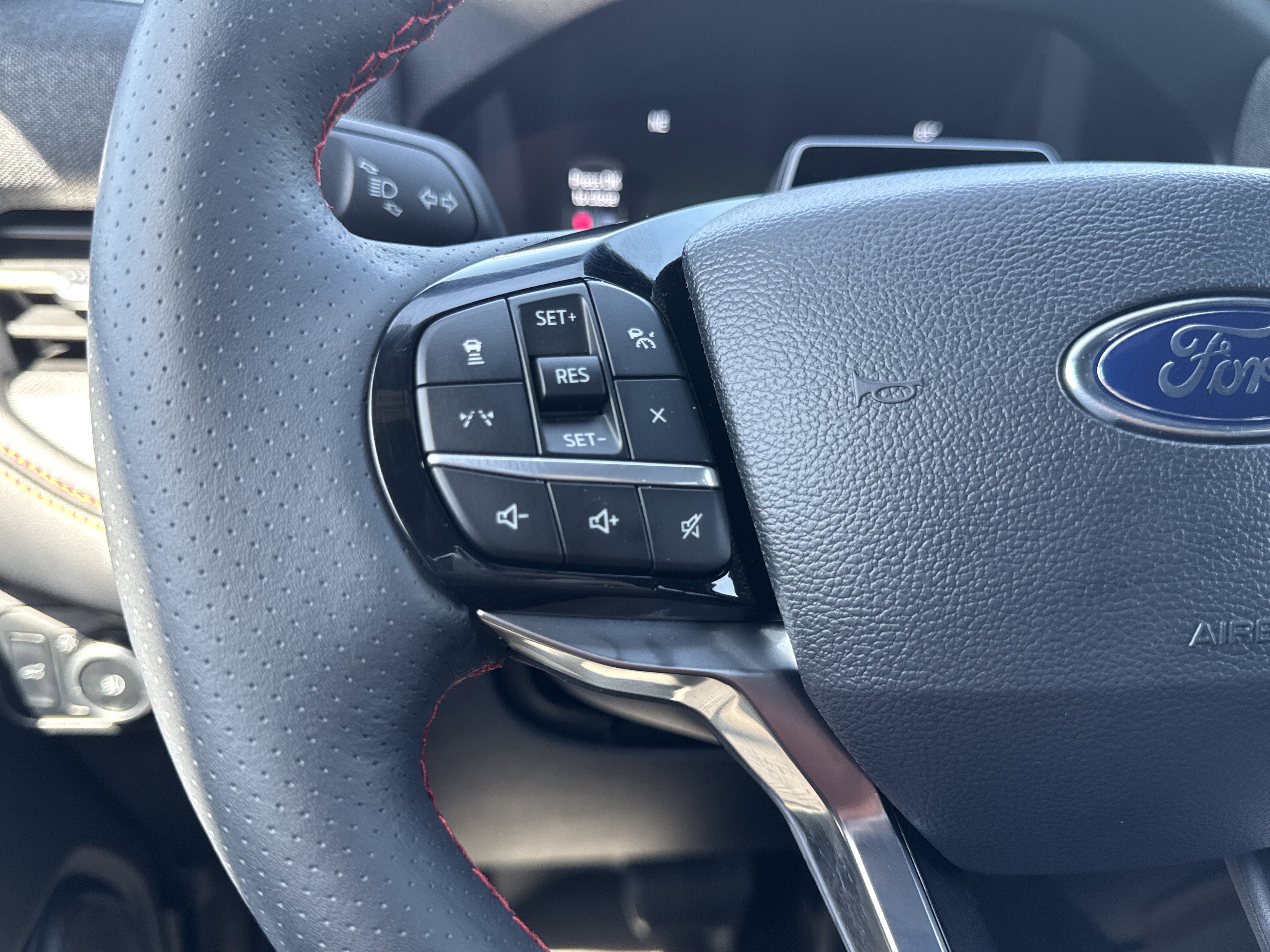 Certified 2025 Ford Explorer ST-Line w/ Premium Package RWD image 34