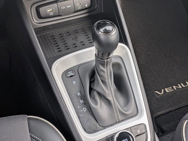 Used 2025 Hyundai Venue Limited image 24