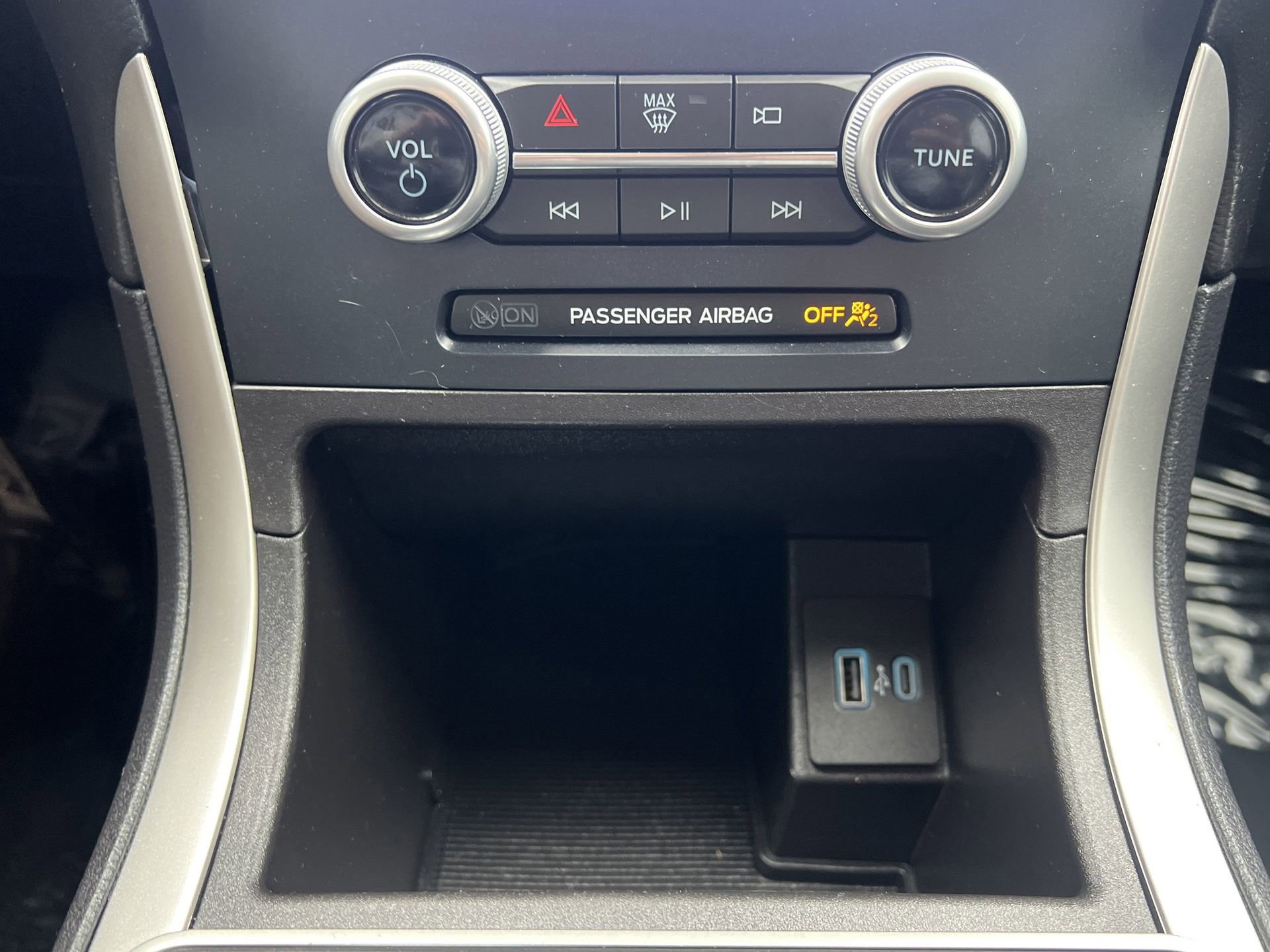 Certified 2023 Ford Edge SE w/ Black Appearance Package image 13