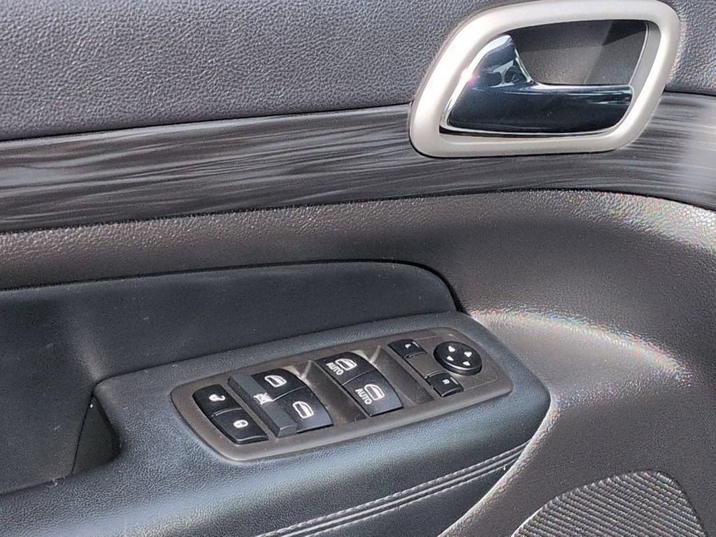 Used 2021 Jeep Grand Cherokee Laredo AWD/4WD image 10