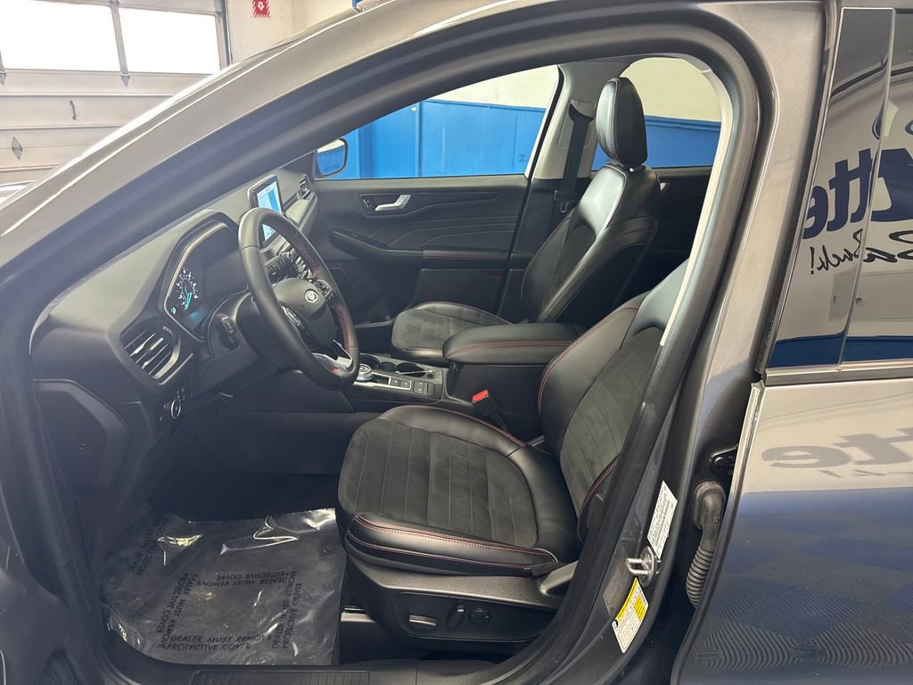 Certified 2022 Ford Escape SEL w/ SEL Stealth AWD Package image 11