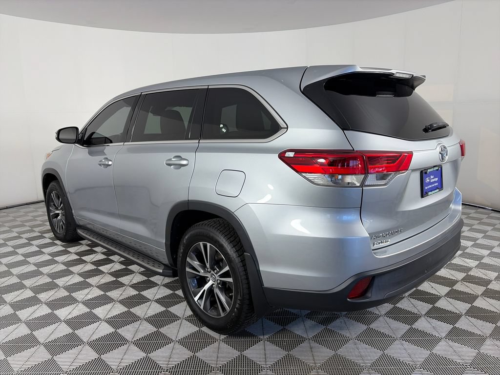 Used 2017 Toyota Highlander LE FWD image 5