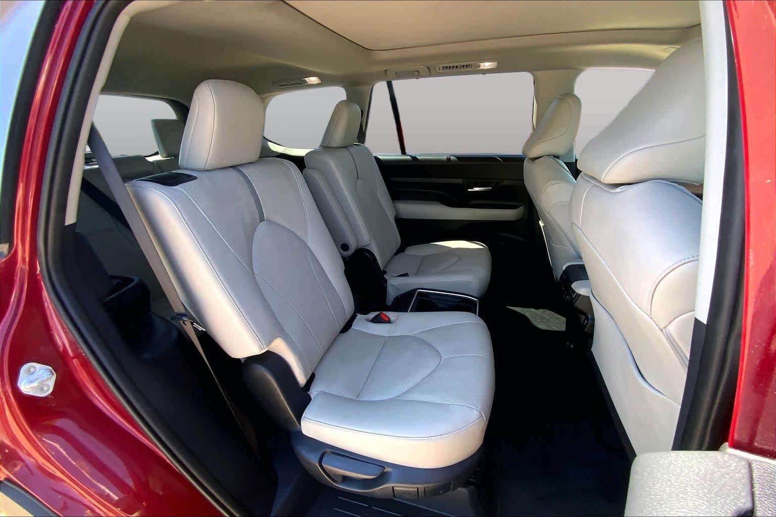 Used 2024 Toyota Grand Highlander AWD image 20