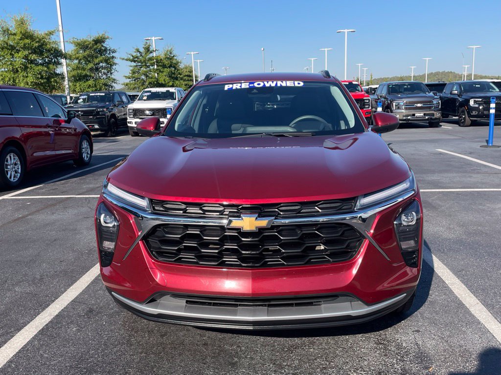 Used 2024 Chevrolet Trax LT FWD image 2