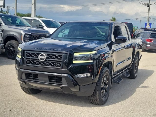 Used 2023 Nissan Frontier SV w/ Midnight Edition Package RWD image 3