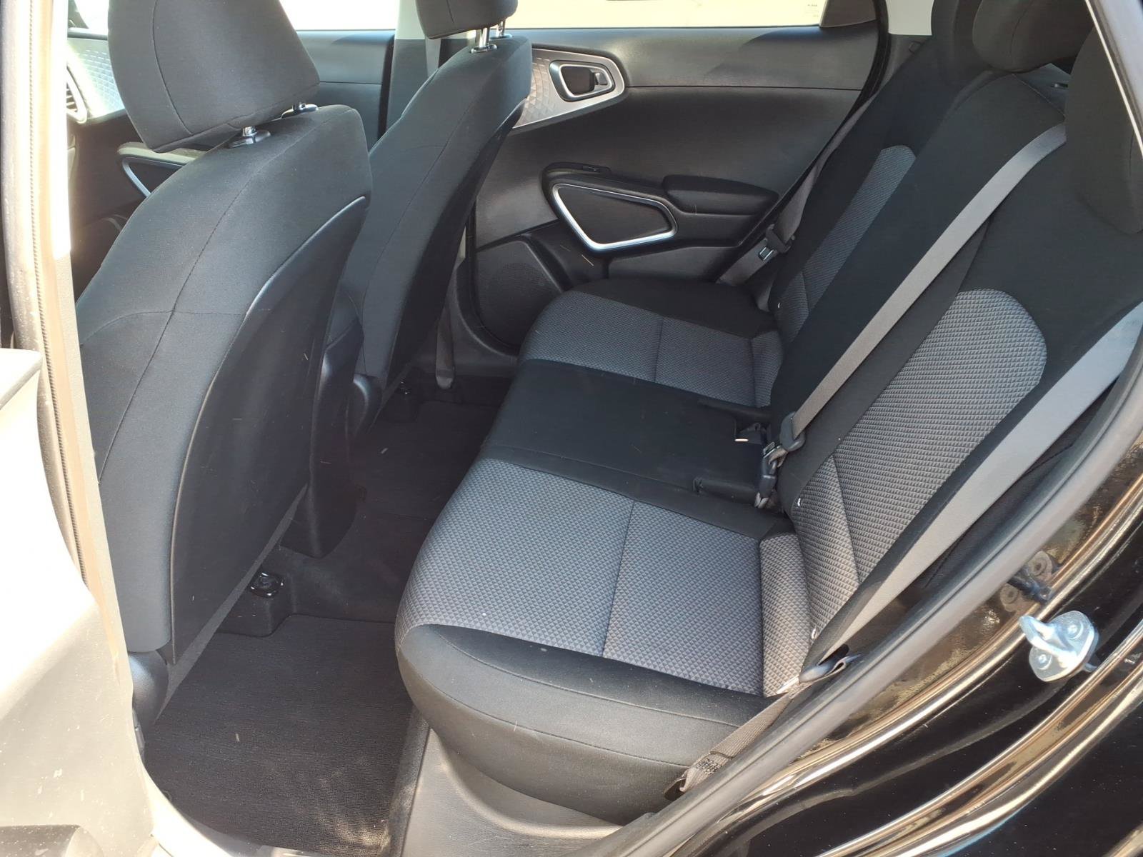 Used 2025 Kia Soul LX w/ LX Technology Package FWD image 17