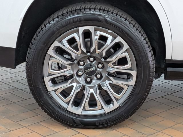 Used 2023 GMC Yukon Denali Ultimate AWD/4WD image 10