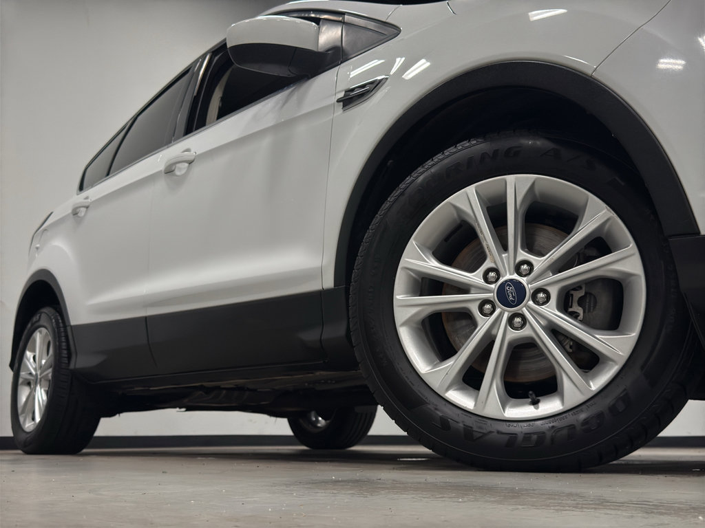 Certified 2017 Ford Escape SE image 2