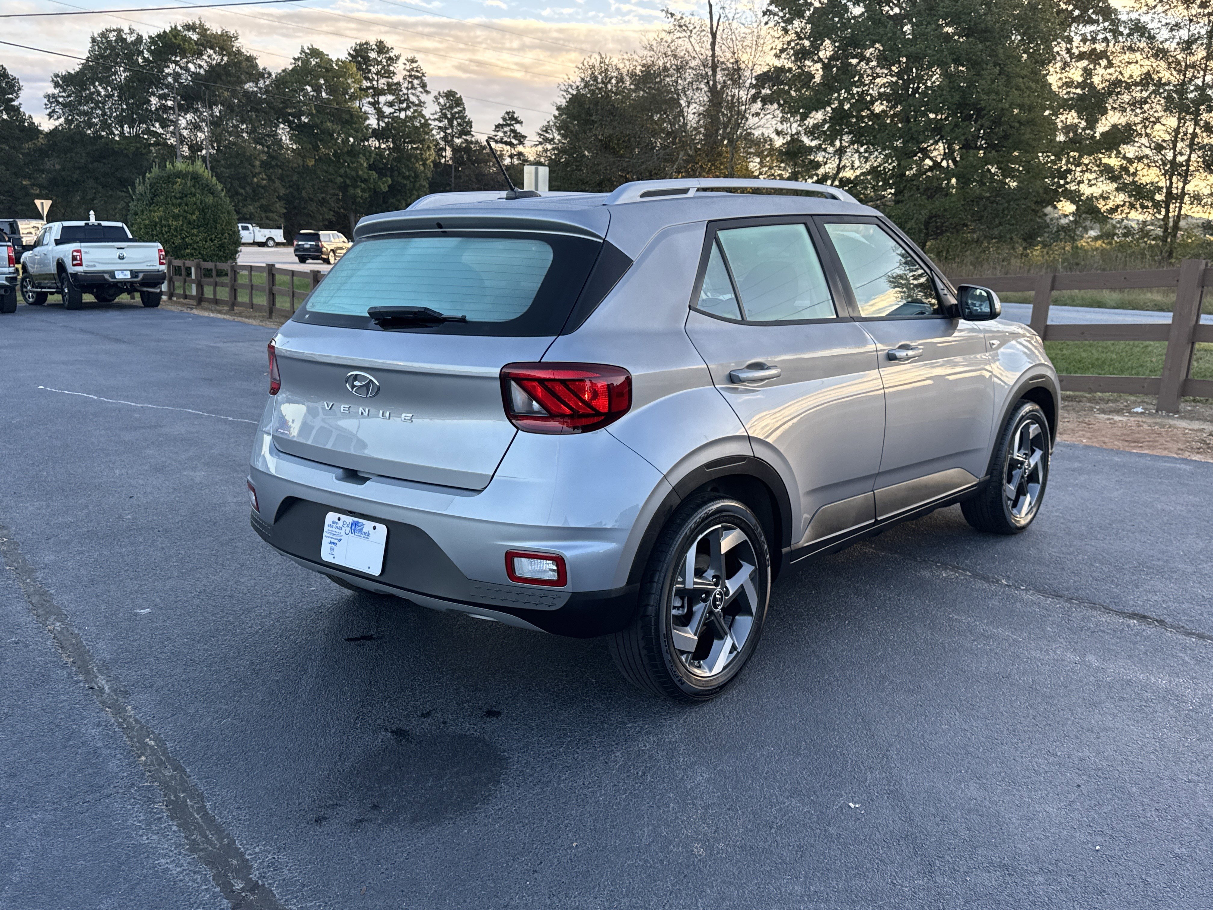 Used 2024 Hyundai Venue SEL image 5