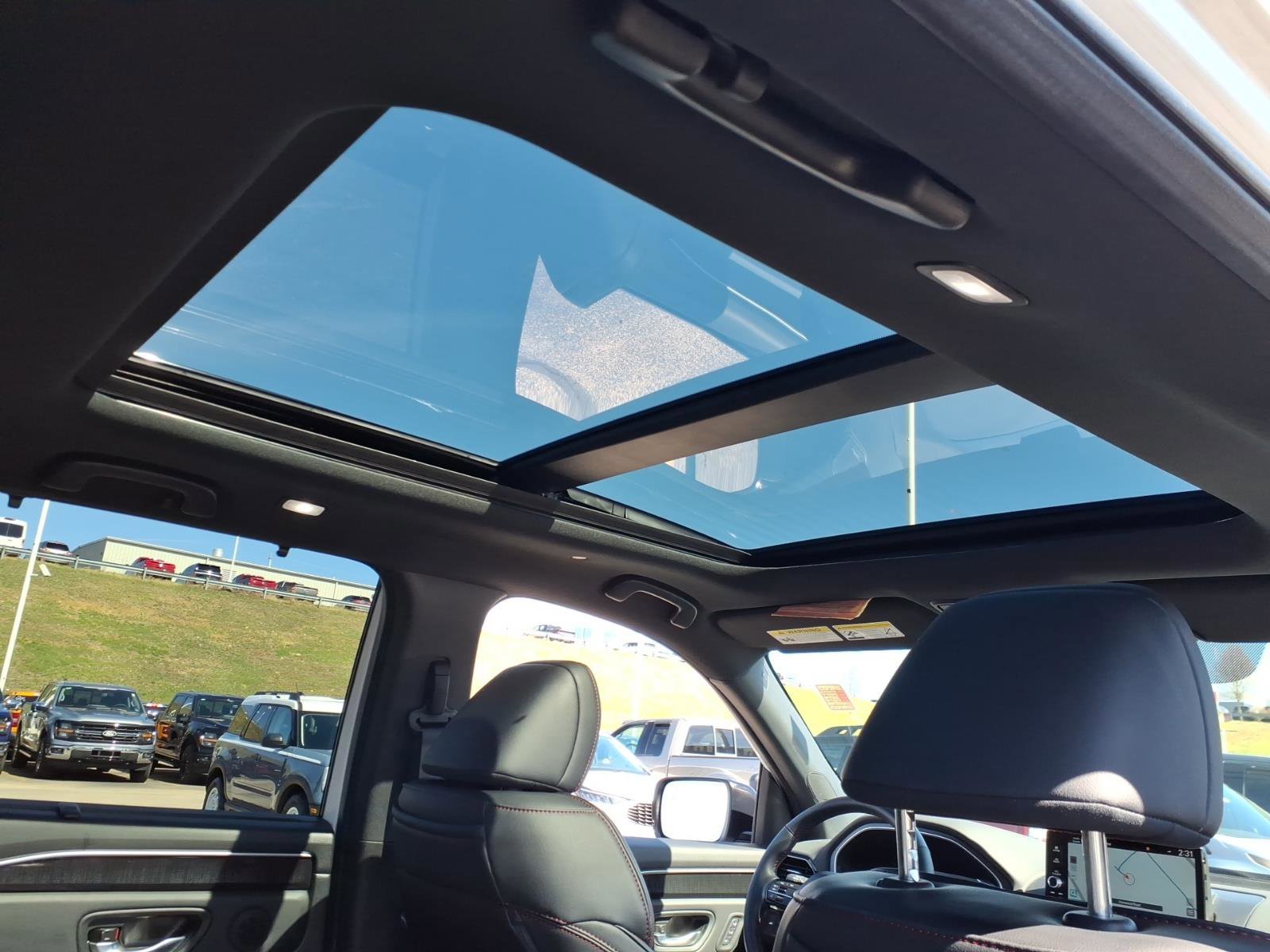 Used 2025 Honda Pilot Black Edition image 11