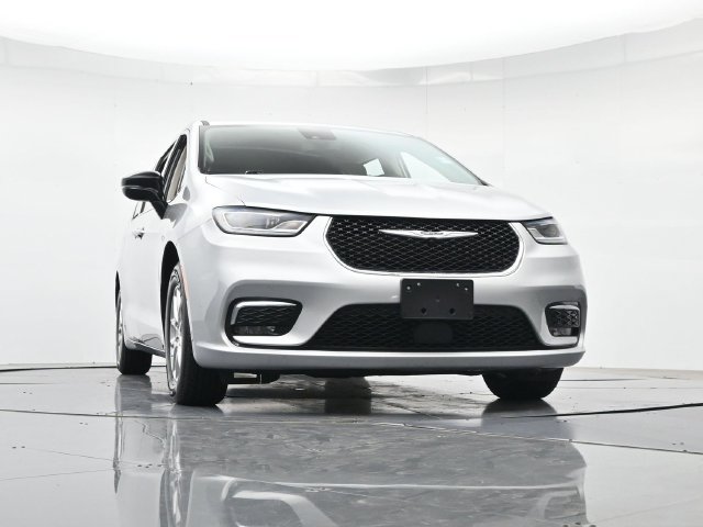 Used 2024 Chrysler Pacifica Touring-L FWD image 39